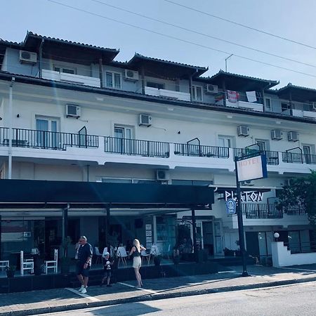 尼欧波洛伊 Platon酒店 外观 照片