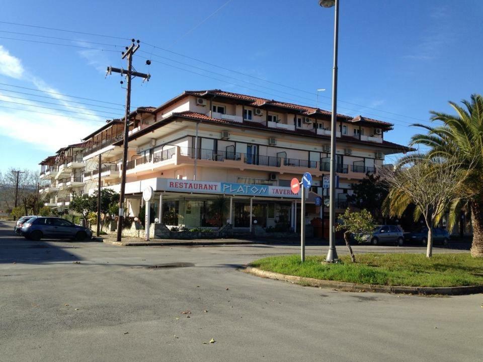 尼欧波洛伊 Platon酒店 外观 照片